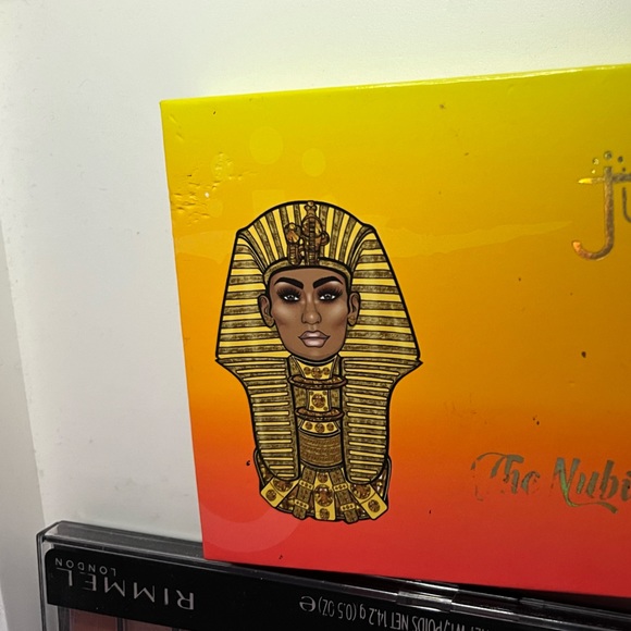 2 eyeshadow palettes - Picture 5 of 5